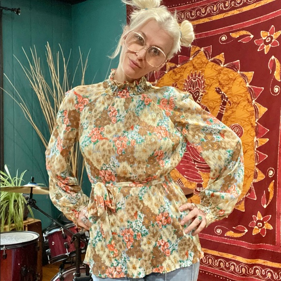 Vintage Tops - Vintage 70’s blouse with belt